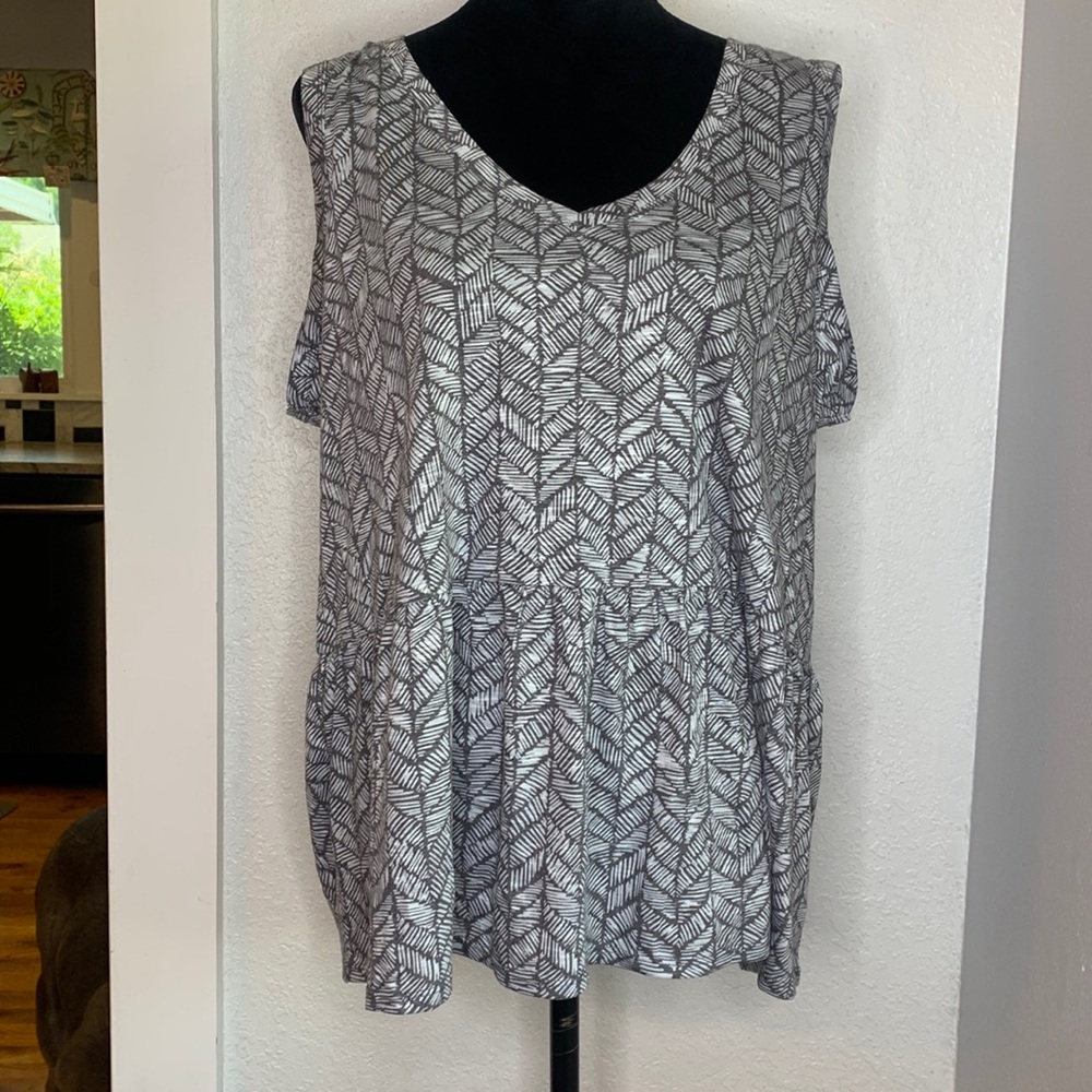 Peace & Pearls 1X Gray Leaf Print Tank Top Boho Artsy Coastal Travel Vacation